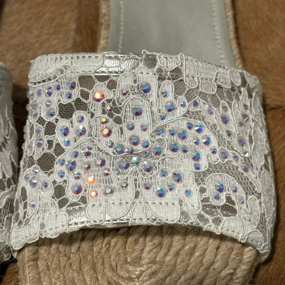 Le Silla White Lace Embellished Slide Sandals - Picture 2 of 6